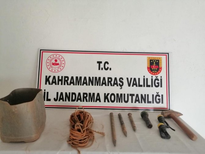 Kaçak kazı yapan 2 kişi suçüstü yakalandı