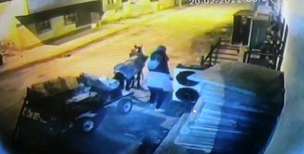 Mardin’de at arabalı hırsızlar kameraya yakalandı