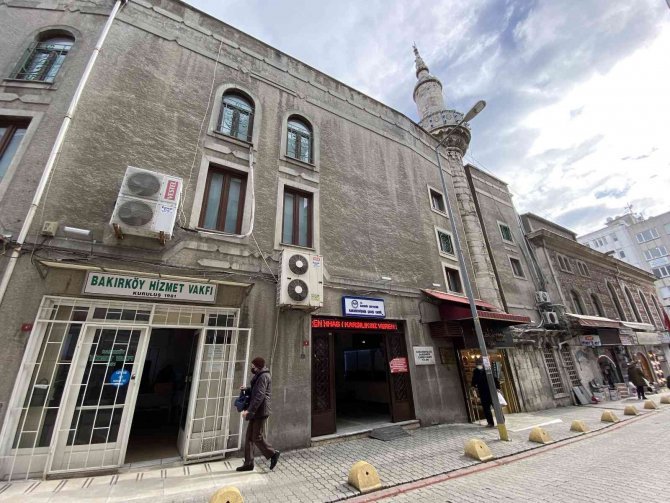 Tarihi caminin minaresi betonlaşmaya yenik düştü