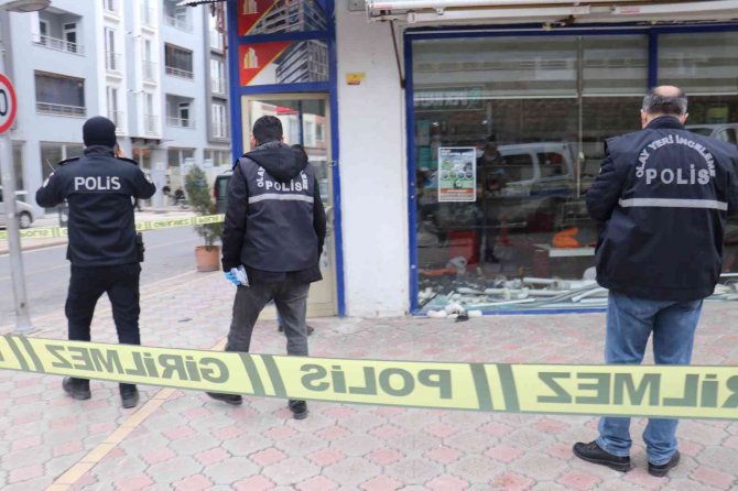 Esnafların baltalı bıçaklı kavgasında 3 yaralı