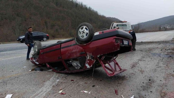 Hastaneye hasta götürürken otomobiliyle takla attı