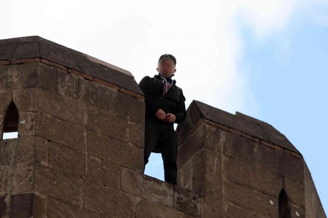 Komedi filmi değil, intihar girişimi