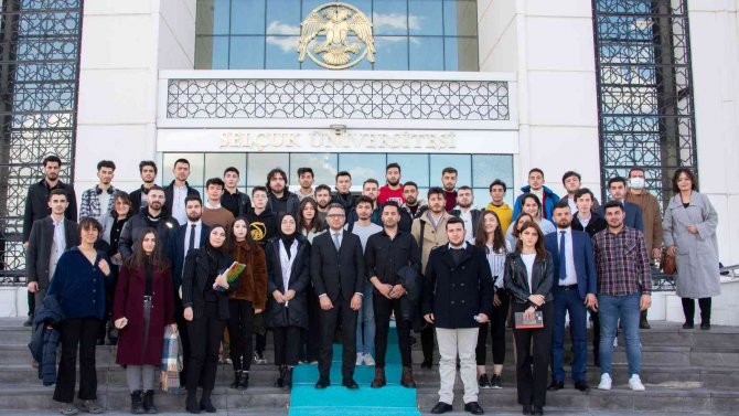 Rektör Aksoy: Önceliğimiz öğrencilerimizin geleceğini düşünmek