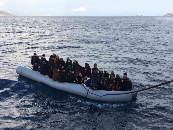 Yunan askeri 64 kaçak göçmeni ölüme terk etti