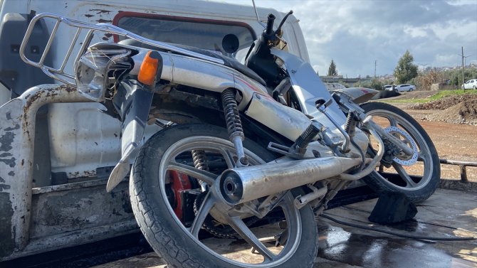 Kamyonun altında kalan motosikletin sürücüsü öldü