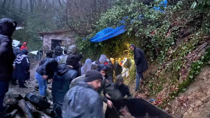 Kaçak maden ocağında göçük: 2 işçi mahsur kaldı