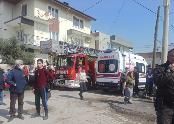 Ailesinin kaldığı evi ateşe verdi