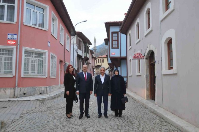 Çalışma ve Sosyal Güvenlik Bakanı Bilgin Akşehir’i ziyaret etti