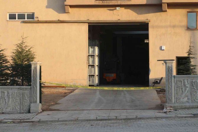 Fabrikaya sızan hidrojen sülfür gazından zehirlenen işçi, yaşam mücadelesini kaybetti