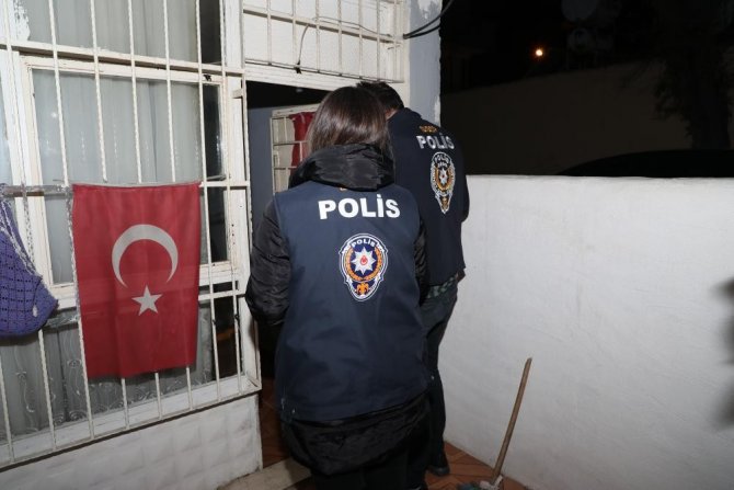 Kendini kamu görevlisi olarak tanıtıp 11 kişiyi 410 bin TL dolandırdı