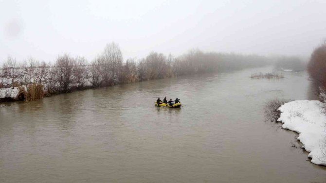 Karasu Nehri’ne düşen Yağmur’u arama çalışmaları 6. gününde