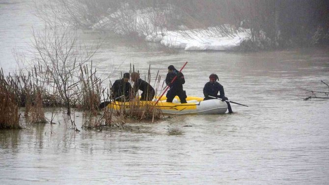 Karasu Nehri’ne düşen Yağmur’u arama çalışmaları 6. gününde