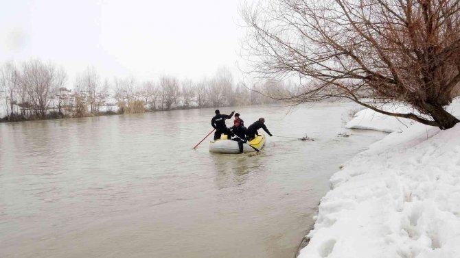 Karasu Nehri’ne düşen Yağmur’u arama çalışmaları 6. gününde