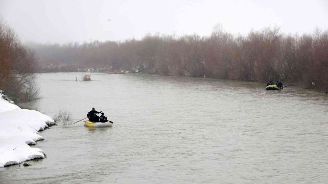 Karasu Nehri’ne düşen Yağmur’u arama çalışmaları 6. gününde