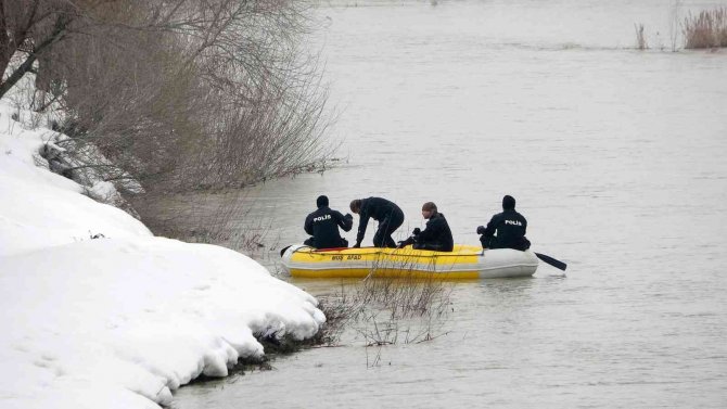 Karasu Nehri’ne düşen Yağmur’u arama çalışmaları 6. gününde
