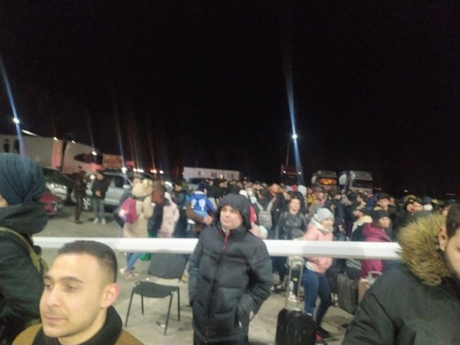 Ukrayna’nın Odessa kentinden yola çıkan Türk konvoyu Romanya sınırına ulaştı