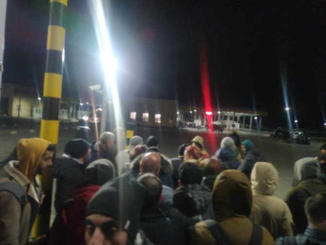 Ukrayna’nın Odessa kentinden yola çıkan Türk konvoyu Romanya sınırına ulaştı