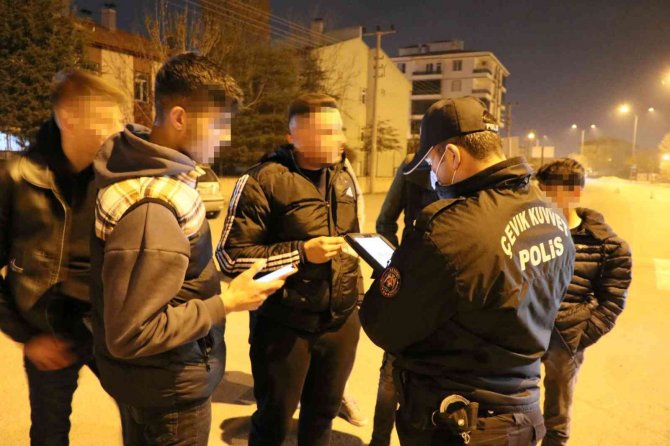 Araç ve şahıslar didik didik arandı