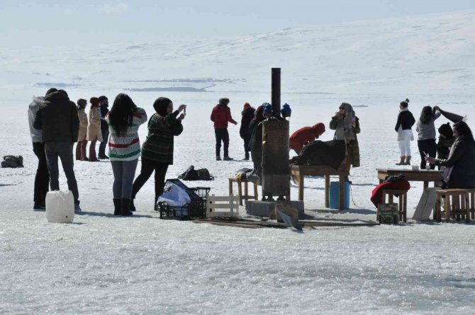 Çıldır Gölü Kars ve Ardahan ekonomisine önemli katkı sağlıyor