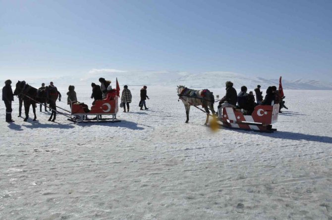 Çıldır Gölü Kars ve Ardahan ekonomisine önemli katkı sağlıyor