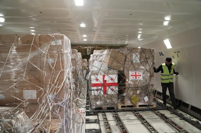 Gürcistan’dan Ukrayna’ya 100 ton insani yardım