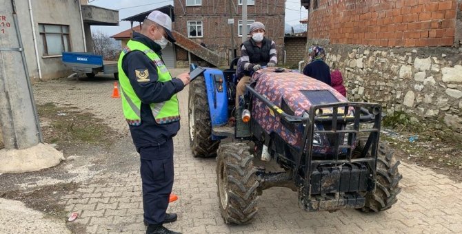 Jandarma ekiplerinden traktör ve tarım araçlarına özel denetim
