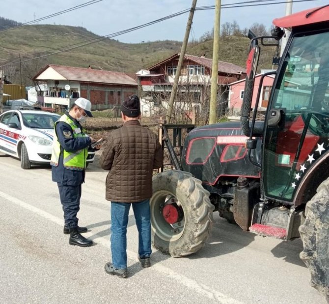 Jandarma ekiplerinden traktör ve tarım araçlarına özel denetim