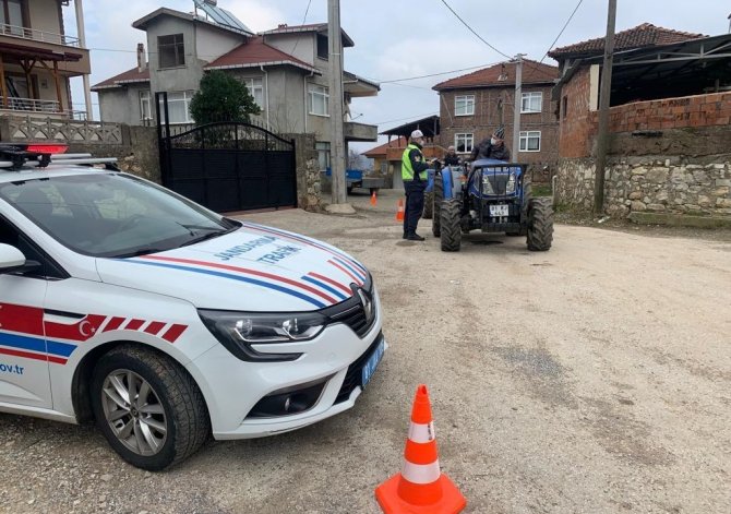 Jandarma ekiplerinden traktör ve tarım araçlarına özel denetim