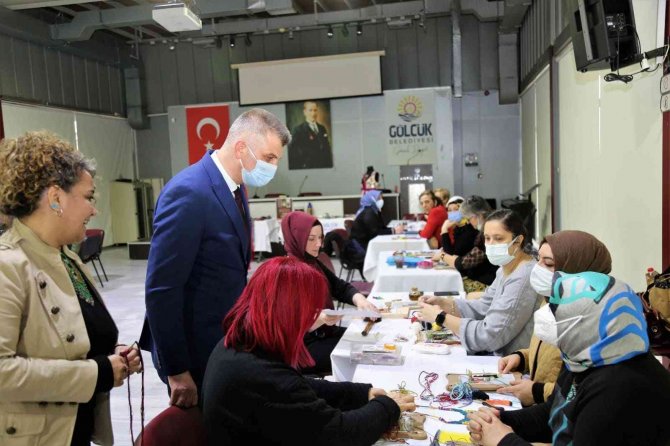 Kadınlar kendi aksesuarlarını üretti