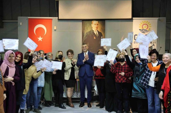 Kadınlar kendi aksesuarlarını üretti