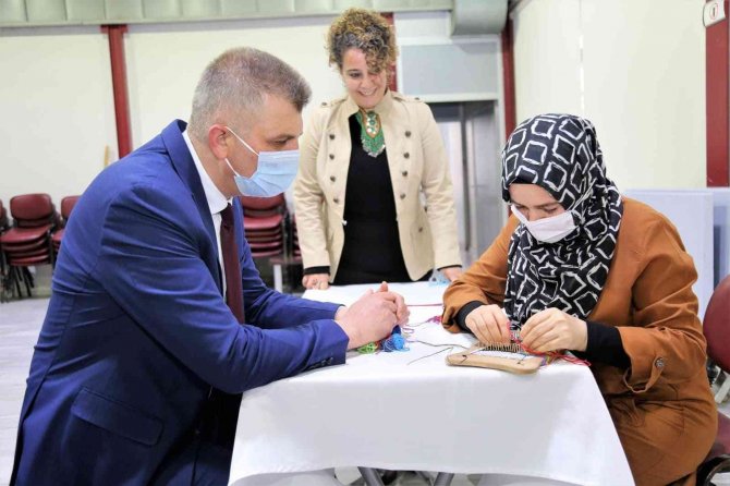 Kadınlar kendi aksesuarlarını üretti