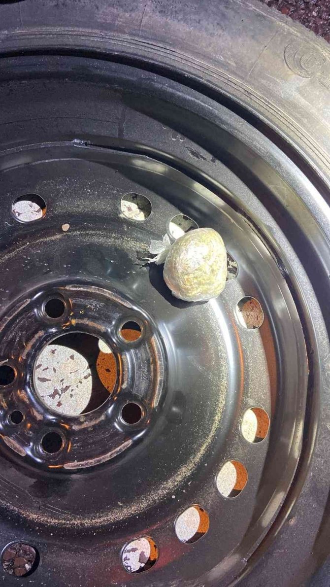 Koltuk değneğinin içinden uyuşturucu çıktı