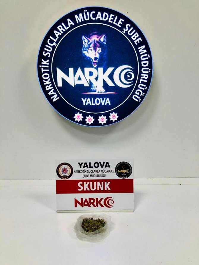 Koltuk değneğinin içinden uyuşturucu çıktı