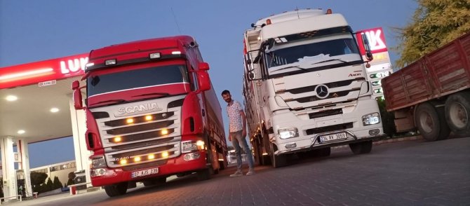 Konya'da kamyon, tomruk yüklü kamyona arkadan çarptı! 1 ölü, 1 yaralı