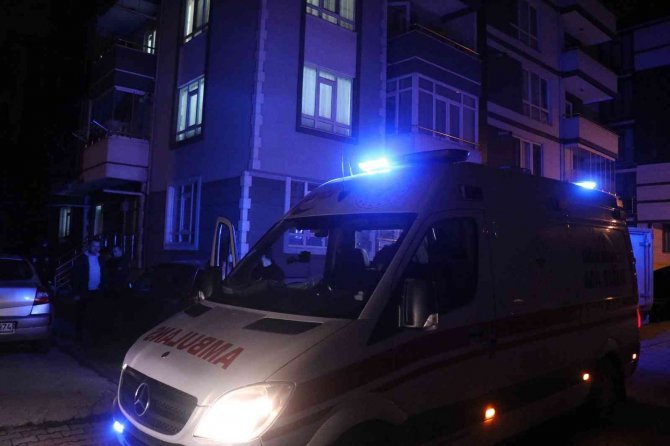 Tartıştığı sevgilisini sırtından bıçakladı