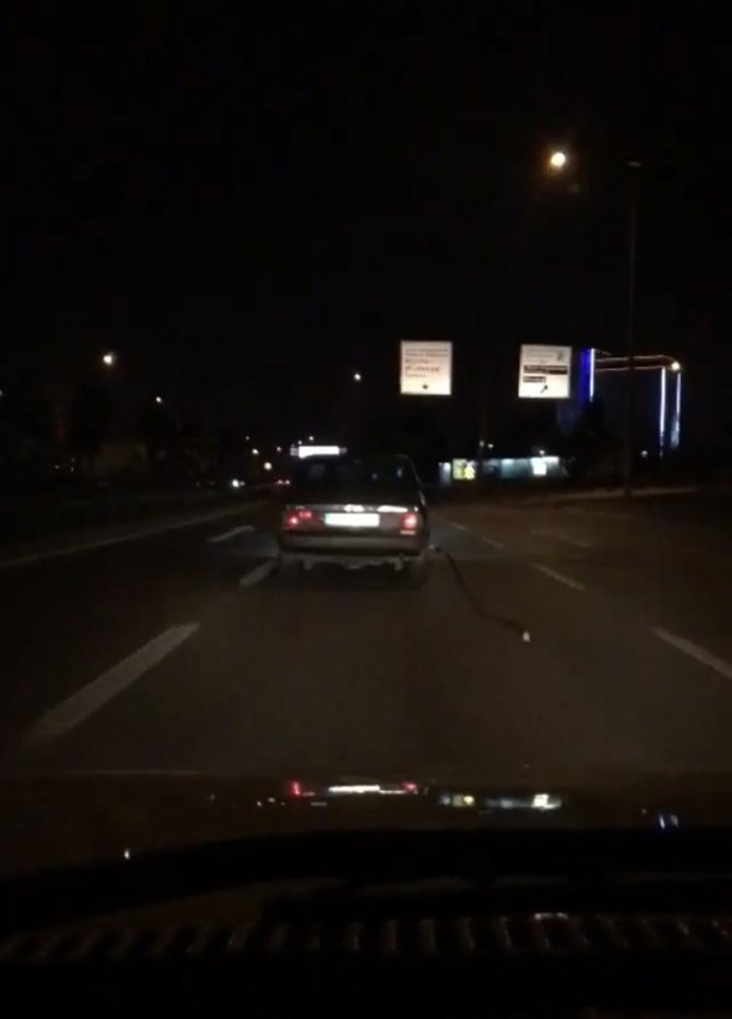 Yakıt pompasını koparıp trafikte giden otomobili görenler gözlerine inanamadı