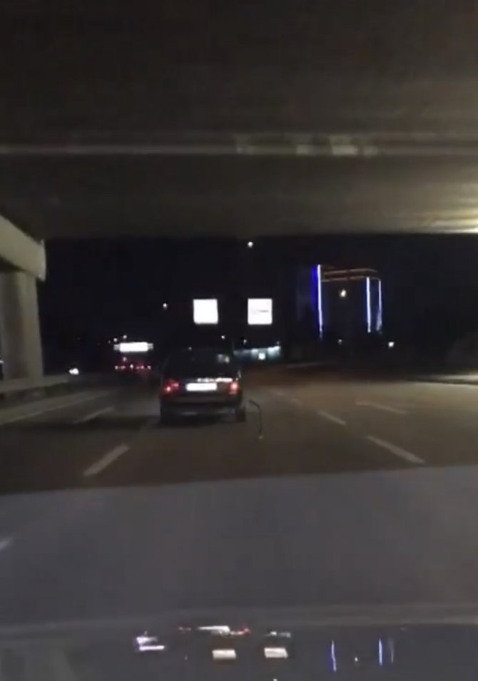 Yakıt pompasını koparıp trafikte giden otomobili görenler gözlerine inanamadı