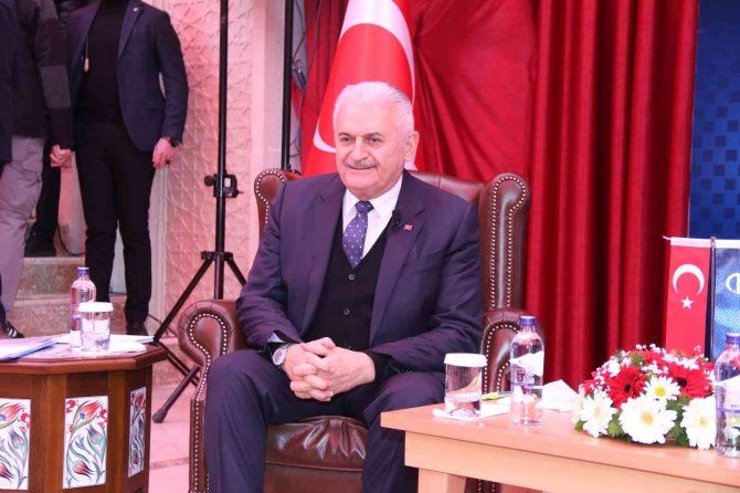 Binali Yıldırım öğrencilerle buluştu