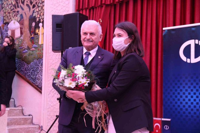 Binali Yıldırım öğrencilerle buluştu