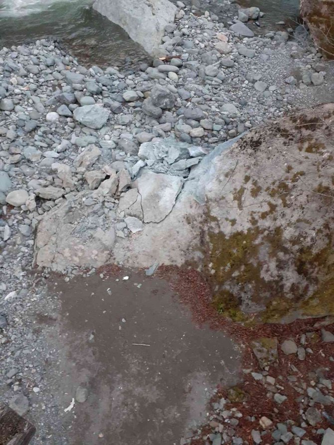 Define avcıları dereyi köstebek yuvasına çevirdi