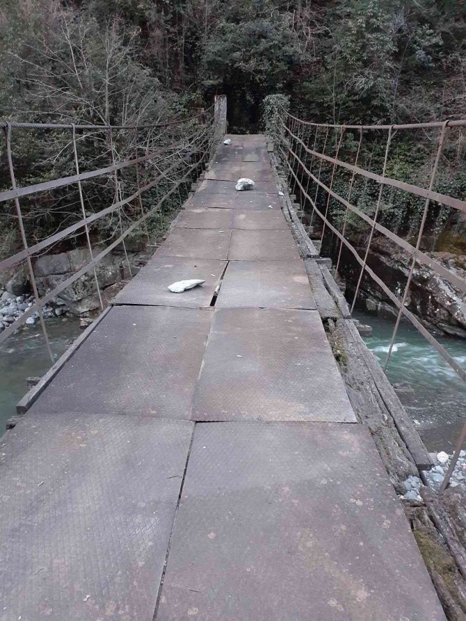 Define avcıları dereyi köstebek yuvasına çevirdi