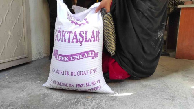 Konyalı hayırseverler Şanlıurfa’da 4 ton un dağıttı