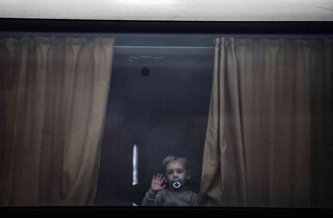 Ukraynalılar ülkelerine gözyaşları içerisinde veda etti