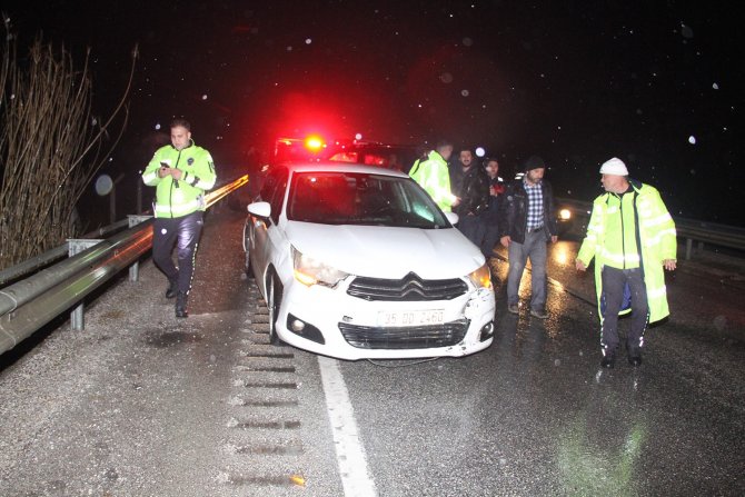 4 aracın karıştığı zincirleme kazada 2 kişi yaralandı