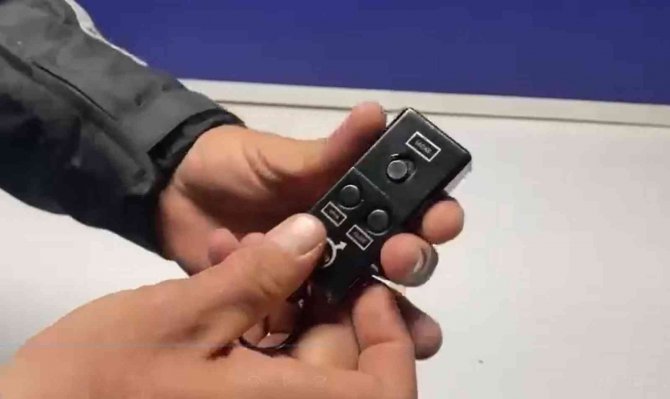 Anahtarlık şeklinde tabanca ele geçirildi