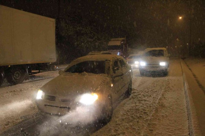 Burdur-Antalya ve Burdur-Isparta karayolu ulaşıma kapandı