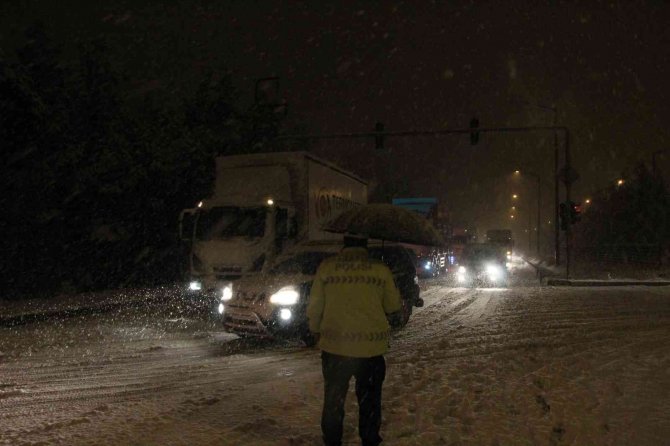 Burdur-Antalya ve Burdur-Isparta karayolu ulaşıma kapandı