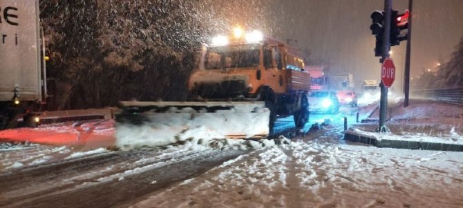 Burdur-Antalya ve Burdur-Isparta karayolu ulaşıma kapandı