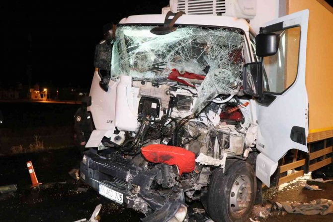 Kazada kabini hurdaya dönen kamyon sürücüsü ağır yaralandı