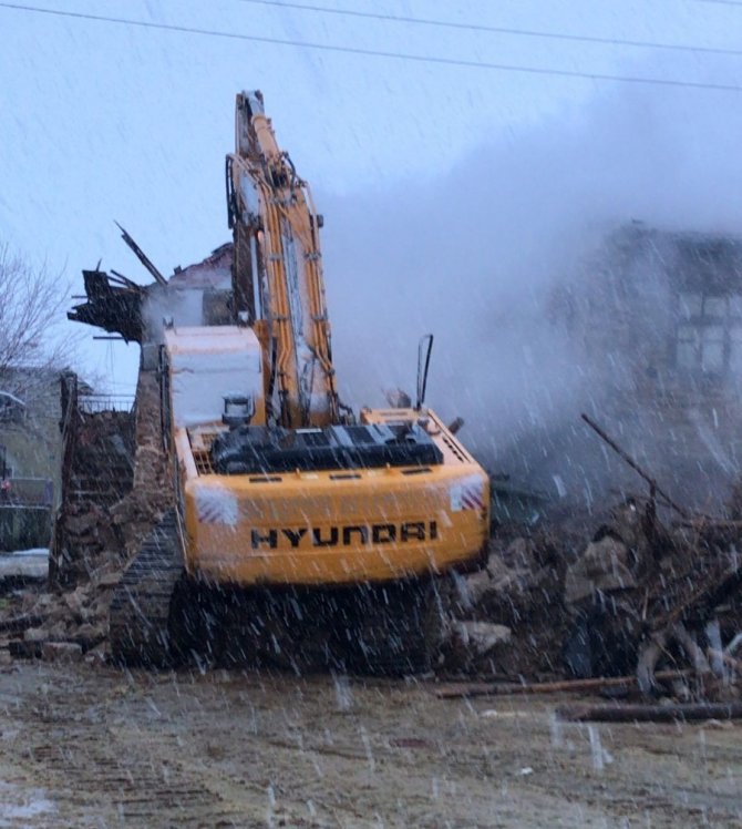 Konya’da iki katlı evde yangın paniği
